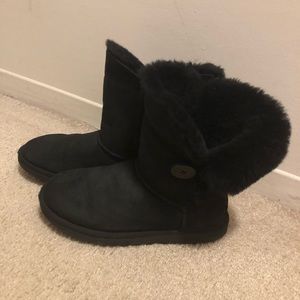 UGG Bailey Button